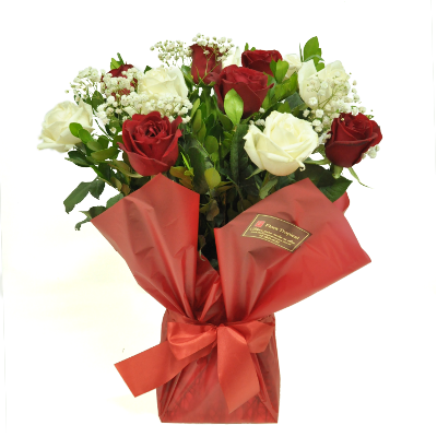 Buquê de Rosas vermelhas e brancas Paz e Amor