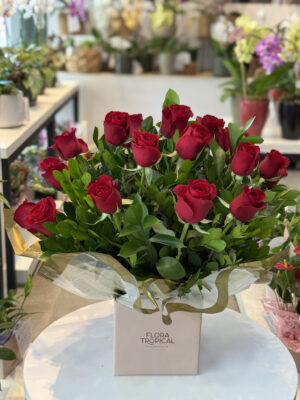 Arranjo 24 rosas vermelhas no cachepot