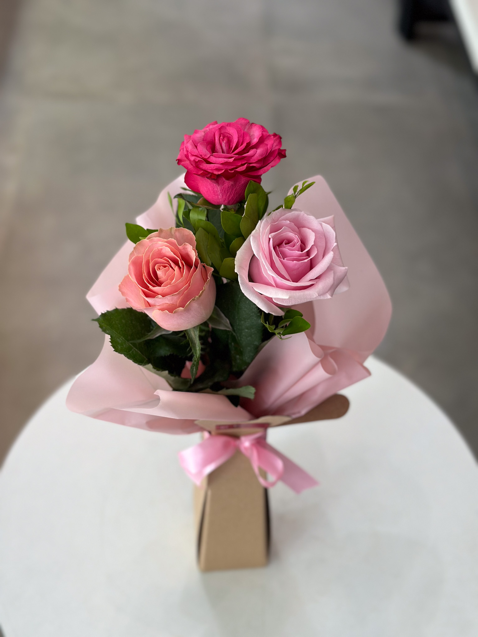 Mimo de 3 rosas coloridas - Imagem 2