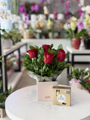 Box P - Arranjo Pequeno de Rosas e chocolate