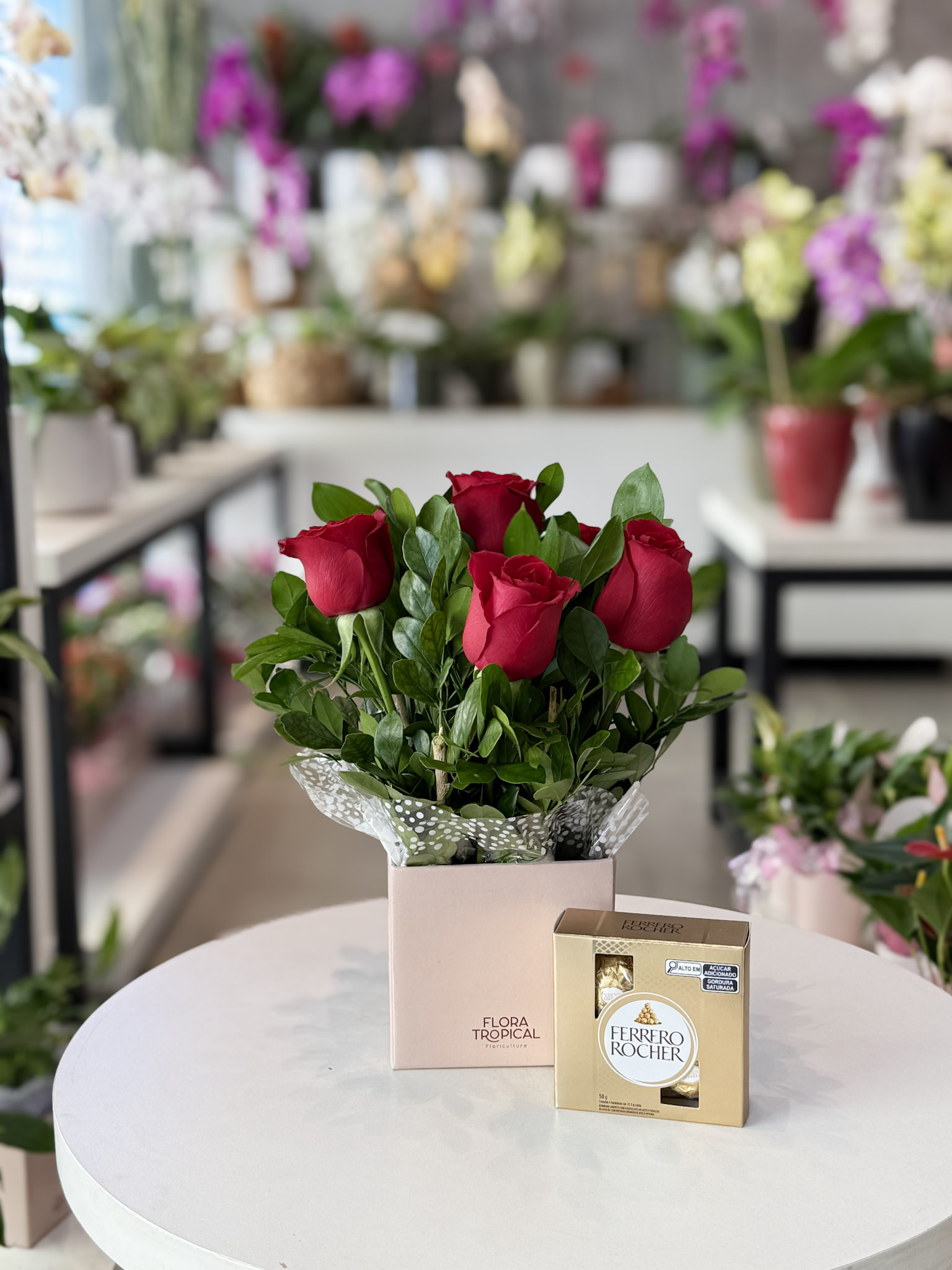 Box P - Arranjo Pequeno de Rosas e chocolate