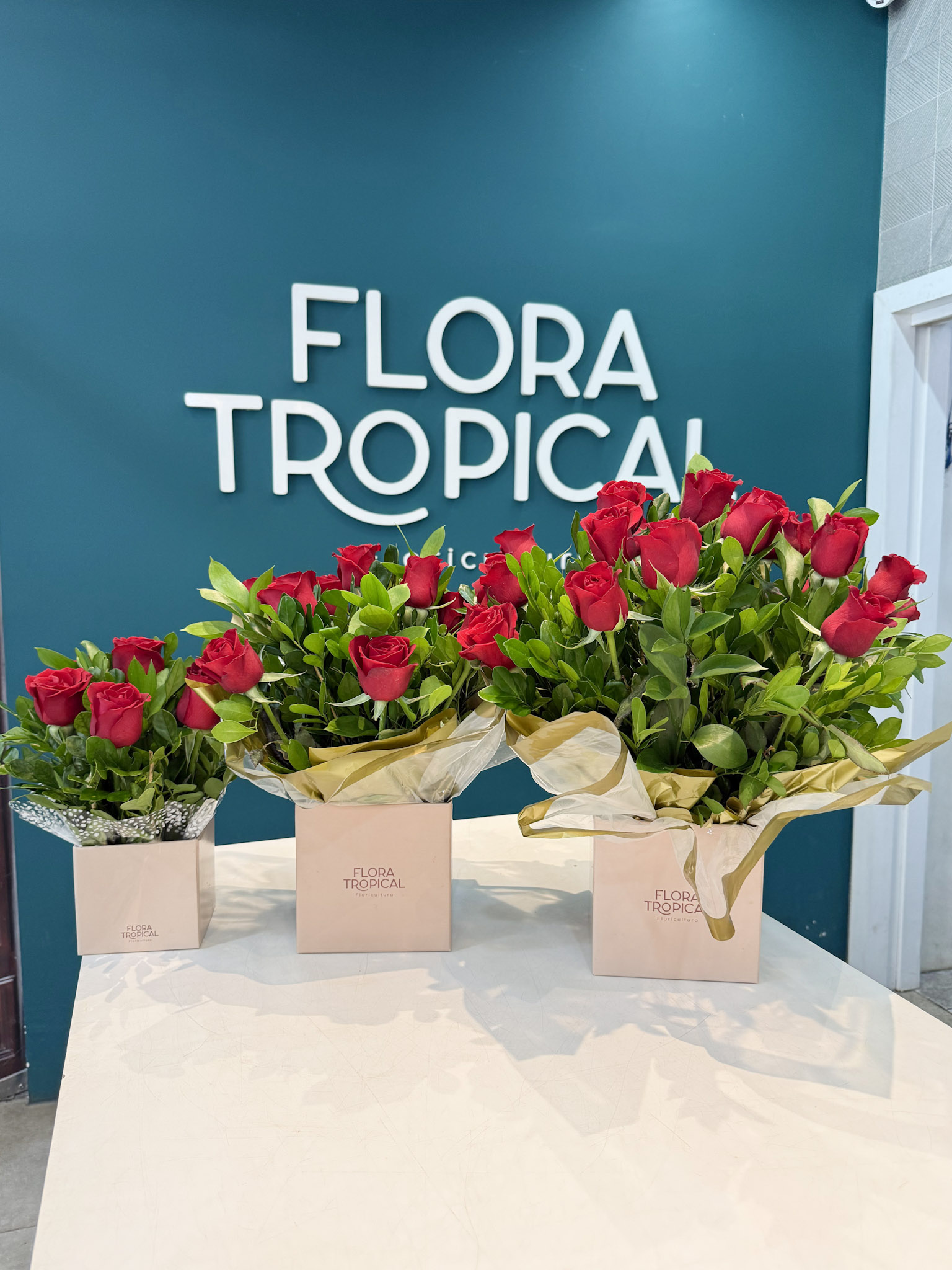 Box M - Arranjo 12 rosas vermelhas e chocolate - Imagem 3