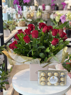 Arranjo de 24 rosas vermelhas e chocolate